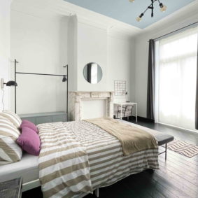 Bright bedroom with balcony and ensuite bathroom to rent in coliving house of 9 like-minded people