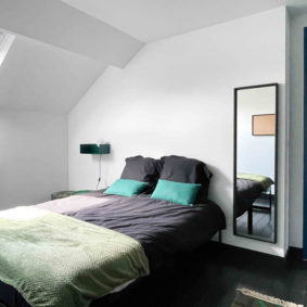 Quiet equiped room with bed linen and towels for open-minded expats in shared house in Brussels