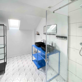 Large bathroom to share with double sink and storage in large refurbished house in the south of Brussels