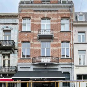 Beautiful refurbished home to rent by expats in Châtelain near bars and restaurants