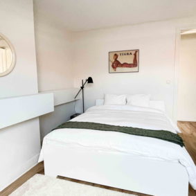 Fully furnished bedroom with private shower and private toilet in a shared house with young international workers