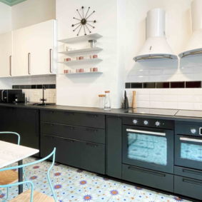 Fully equipped and furnished kitchen in a shared house in Brussels to enjoy with young expats