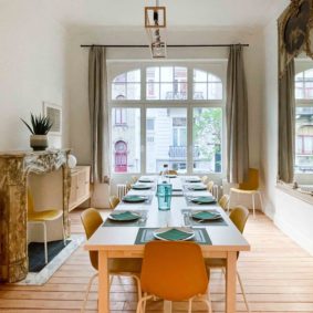 Luminous and spacious dining room with large table for a quality evening with your Community