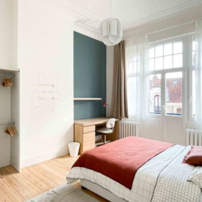 Well-designed bedroom with private ensuite bathroom and desk in renovated house near the EU quarter