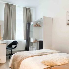 Bedroom with double bed and nice closet in a beautiful shared house in Brussels