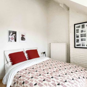 Cosy and comfortable bedroom for young expats in the trendy area of Flagey in Brussels