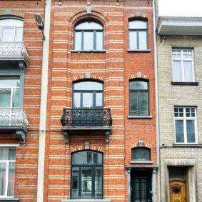 Fully renovated house in Brussels including 8 comfortable fully furnished bedrooms with private bathrooms
