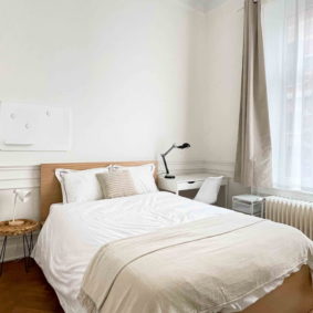 Luminous fully furnished bedroom in well-located shared house in Brussels