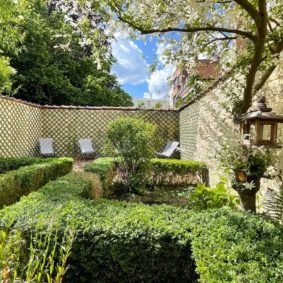 Green garden and terrace in expat coliving in Brussels