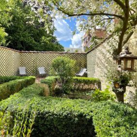 Green garden and terrace in expat coliving in Brussels