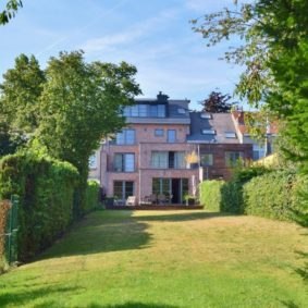 Exterior view of ShareHomeBrussels coliving property near Seny Park