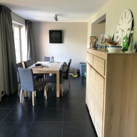 Home-like dining room at a ShareHome residence close to Tenreuken Park