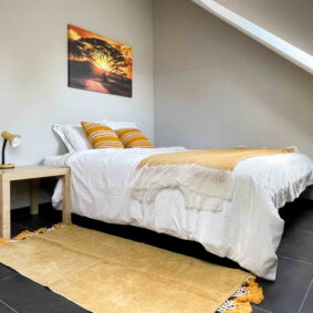 Bedroom with sky view in ShareHomeBrussels coliving property close to Tenreuken Park