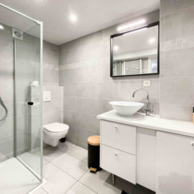 Modern bathroom in Sharehome coliving property near Leopold Park