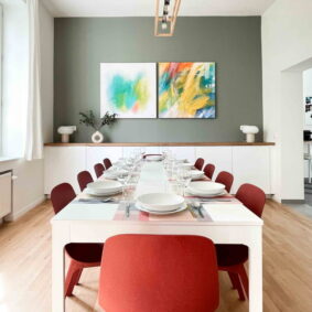 Vibrant dining room in ShareHomeBrussels coliving with E40 access