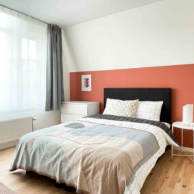 Homelike bedroom in ShareHomeBrussels coliving with access to E43